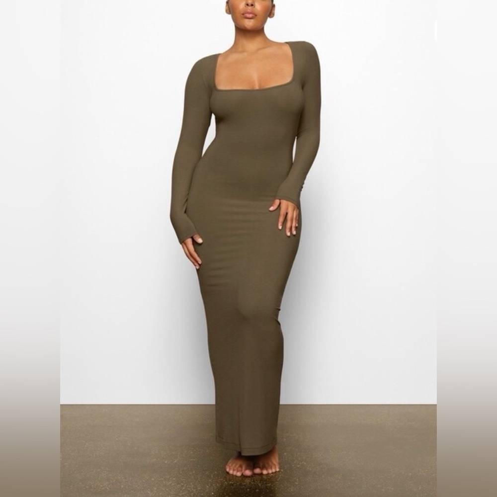 LIKE NEW SKIMS Soft Lounge ‘Fits Everybody’ Long Sleeve Maxi Dress - Army